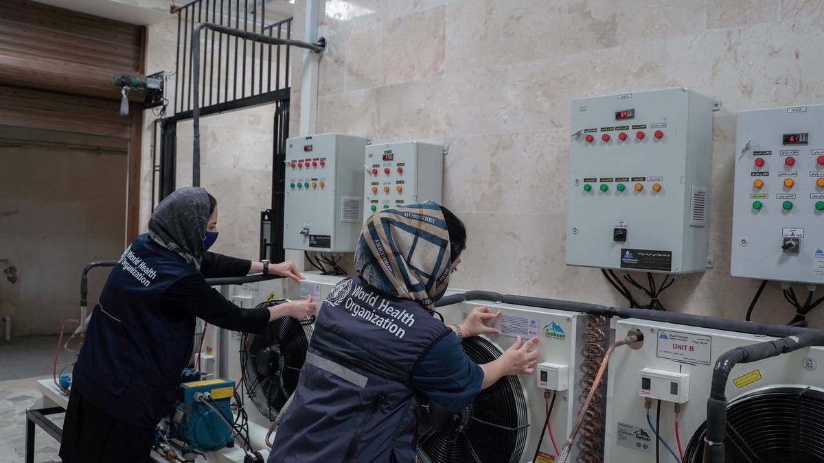 Three cold rooms in Golestan and 2 cold rooms in Kohgiluyeh and Boyer Ahmad equipped by WHO with financial support of the Government of Canada. In a visit to Gorgan, Golestan province, representatives from the World Health Organization (WHO), the United Nations Industrial Development Organization (UNIDO), and the Ministry of Health and Medical Education participated in a ceremony to officially launch cold room facilities in 2 provinces. The facilities, comprising 3 cold rooms in Golestan province and another 2 in Kohgiluyeh an Boyer-Ahmad, were equipped by WHO, in collaboration with the Ministry of Health and Medical Education, using funds from the Government of Canada under the joint project titled “Developing a sustainable and resilient cold chain to facilitate access to COVID-19 tools” implemented in these 2 underprivileged provinces. The cold rooms were equipped utilizing environmental and ozone-friendly options, including hydrofluorocarbons (HFC) refrigerants (R407 replacing R22). This joint project was a unique interagency partnership between WHO and UNIDO, which aims to support the Islamic Republic of Iran in responding to COVID-19 through improved vaccine cold chain facilities, offering more equitable access to vaccines for about 2.5 million people living in these provinces.  Alongside the launching ceremony, a 2-day training workshop to introduce green refrigerants and promote energy-efficient operation and maintenance was conducted on 20 and 21 September by WHO and UNIDO with the support of the Ministry of Health and Medical Education. The workshop, hosted by Golestan University of Medical Sciences in Gorgan, and funded by the Government of the Netherlands, provided skill-based training focused on strengthening the technical capacities of 20 cold room operators and cold chain managers from 10 provinces of Islamic Republic of Iran, as well as health authorities and related focal points from the health sector. The result of this joint project will improve the cold chain facilities with environmentally friendly approaches. Experiences from this project, as well as the training workshop, can be adopted in a national scale towards achieving a sustainable and resilient cold chain system in the country.