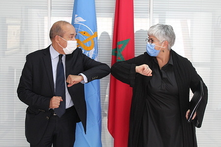 Signature of a memorandum of understanding MoU between the World Health Organization Morocco and the National League against diabetes. From left to right : Pr Jamal Belkhadir, President of the National League against diabetes /Dr Maryam Bigdeli, WHO Representative in Morocco. - Title of WHO staff and officials reflects their respective position at the time the photo was taken.