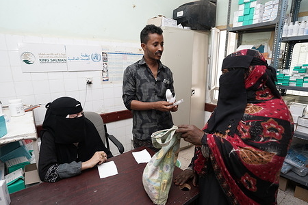 Working in partnership with KSrelief, World Health Organization (WHO) is delivering maternal health supplies to health care providers who need them to perform regular check-ups for pregnant women. These medicines will save about 5% to 10% of pregnant women with complicated pregnancies.   WHO is also provisioning 42 health facilities in 9 governorates of Yemen with life-saving maternal medicines and supplies for pregnant women and their newborns, thanks to KSrelief funding,  Ras Al-Ara hospital, Yemen.