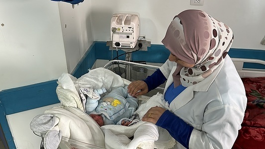 Al-Awda Hospital in North Gaza continues to provide medical services despite severe shortages of fuel and medical supplies. The hospital provides only basic medical services: an emergency room and midwifery services for residents of the northern Gaza Strip.