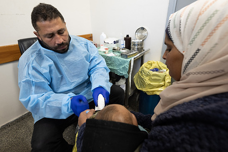 Doctors and nurses busy around the clock providing dressing services to Palestinian Internally displaced
Many Palestinians are in need of this service due to injuries caused by shelling, or fire burns or infections from living in tents and make-shift shelters.