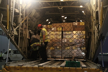 Amid a worsening health emergency, the World Health Organization (WHO) logistics hub in Dubai, in partnership with Dubai’s International Humanitarian City, delivered critical health supplies worth over US$ 1.7 million to the Gaza Strip. In total, 80 metric tonnes of life-saving medicines, including insulin, are being delivered through a temporary air bridge between the United Arab Emirates and Egypt. Several air rotations are anticipated to deliver the supplies, which will support about 2 million people in the Gaza Strip. https://www.emro.who.int/media/news/who-and-dubais-international-humanitarian-city-to-send-life-saving-health-supplies-to-gaza-strip.html